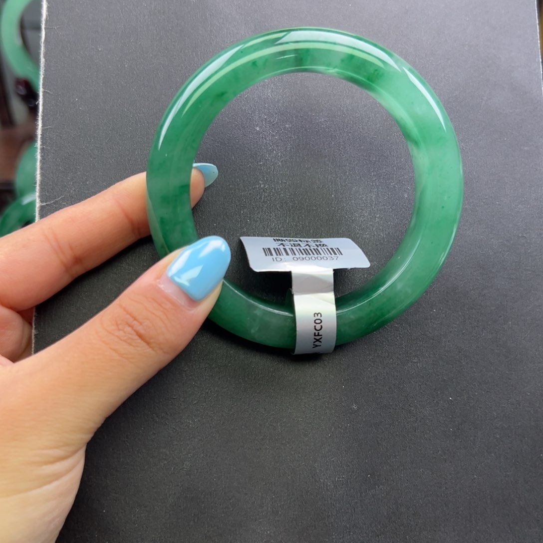 石英质玉未镶嵌手镯+周周58