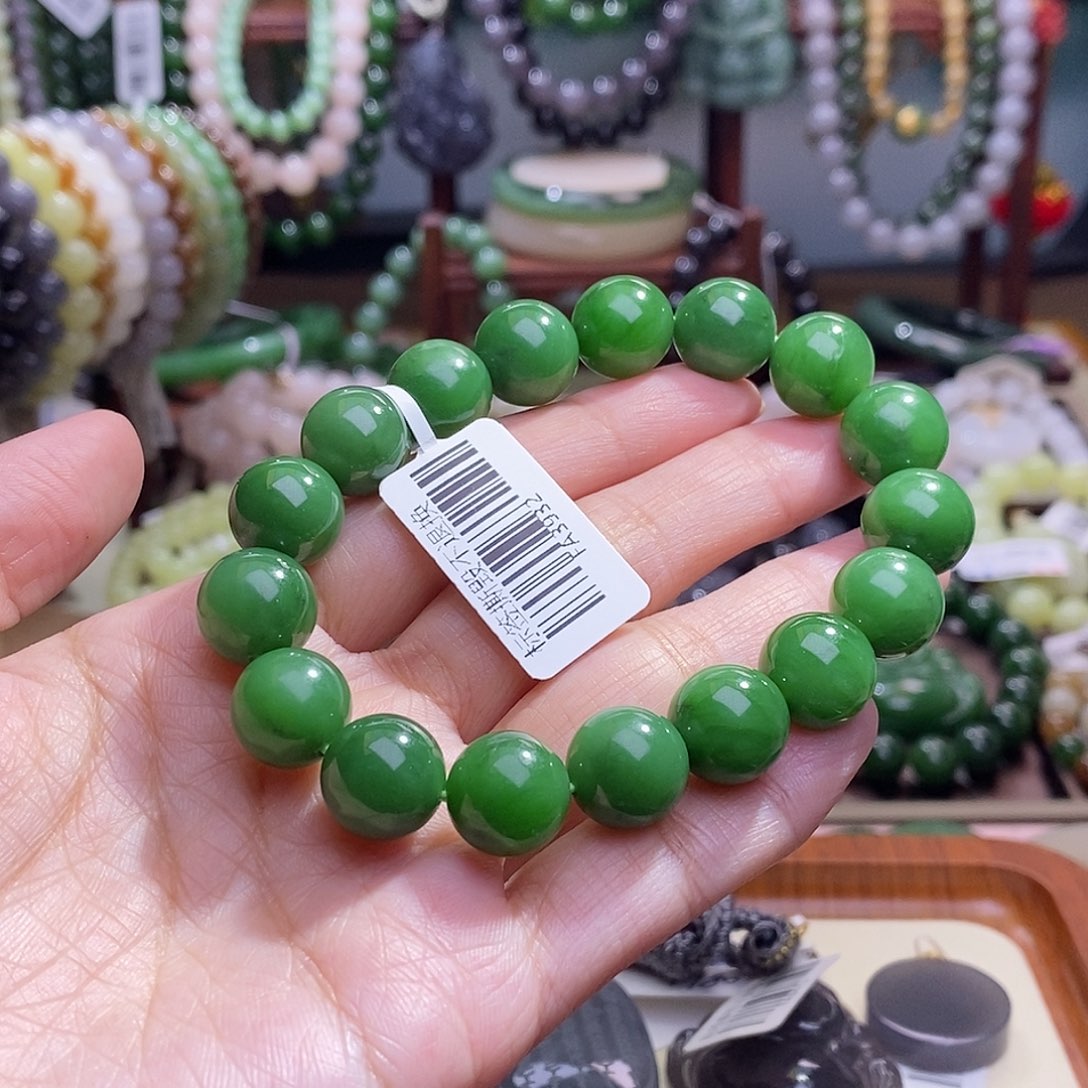 和田玉福利补贴碧玉辣绿满肉手串12m未镶嵌