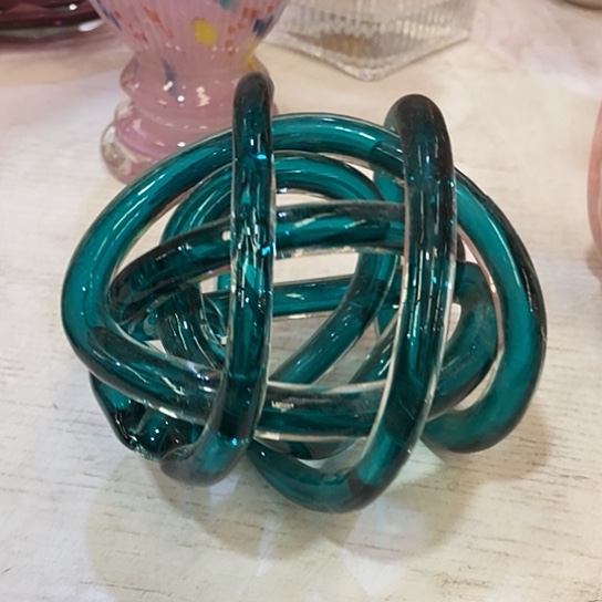 琉璃花瓶高10厘米宽10厘米