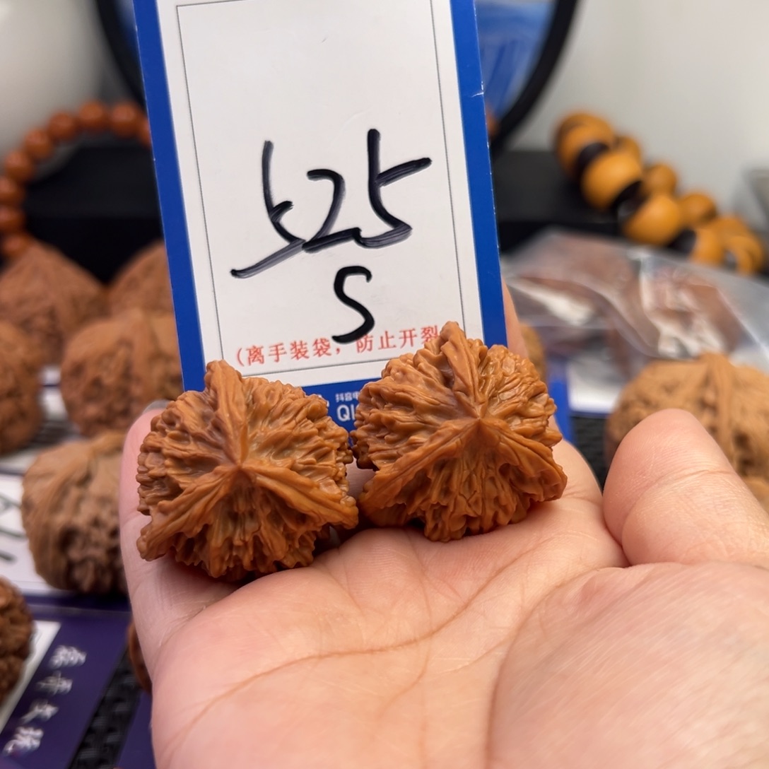 肆****把件桃核525号秦公子正奔34