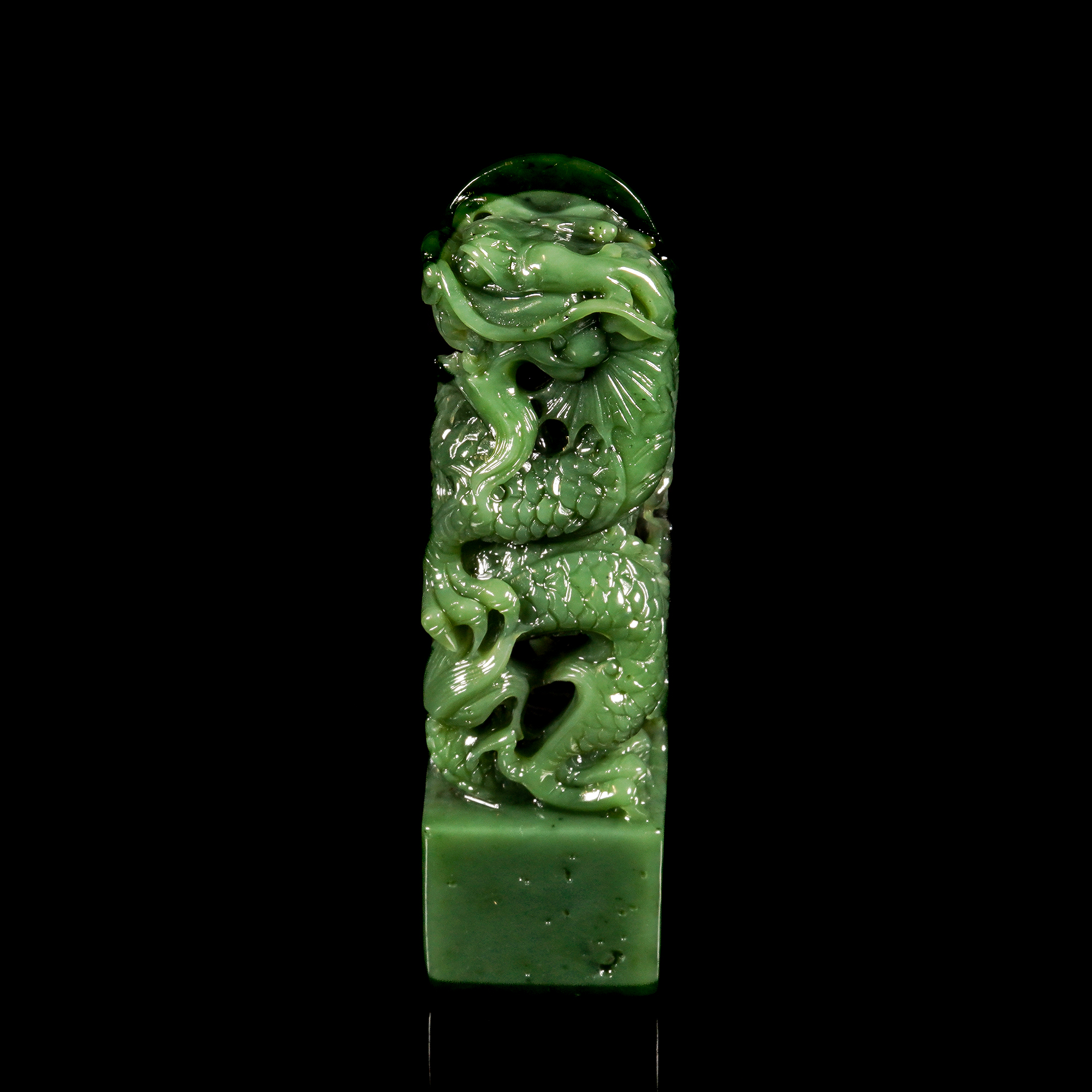 LOT.033和田碧玉巧雕龙钮印章/X3183