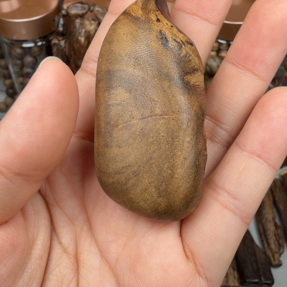 沉香沉香碎屑文莱 11.8 克