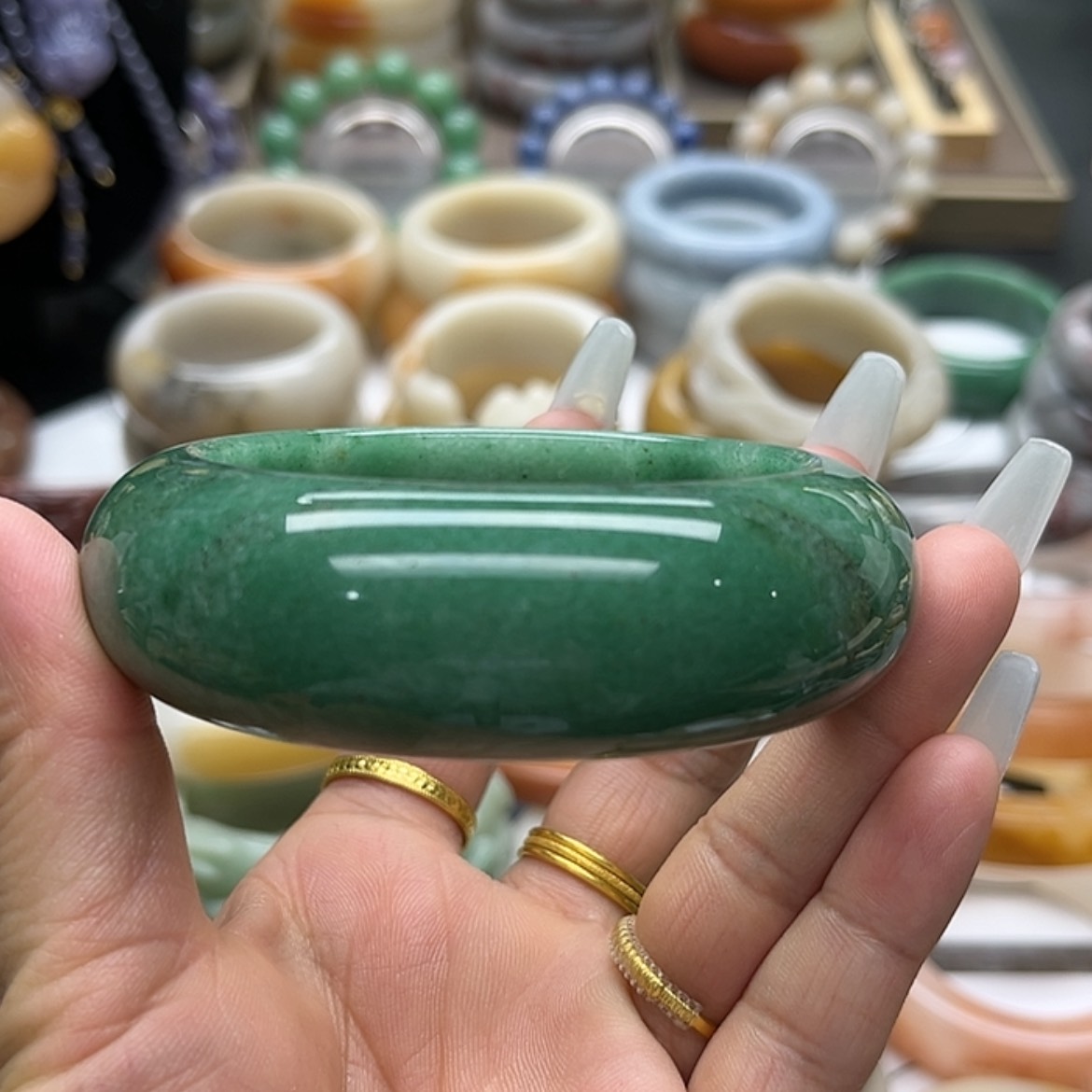 【闪购商品】石英质玉手镯未镶嵌纯天然佘太翠绿