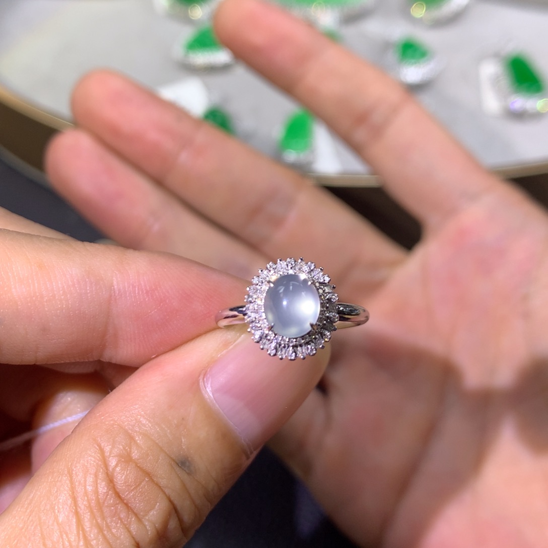 翡翠戒指18K金镶嵌翡翠