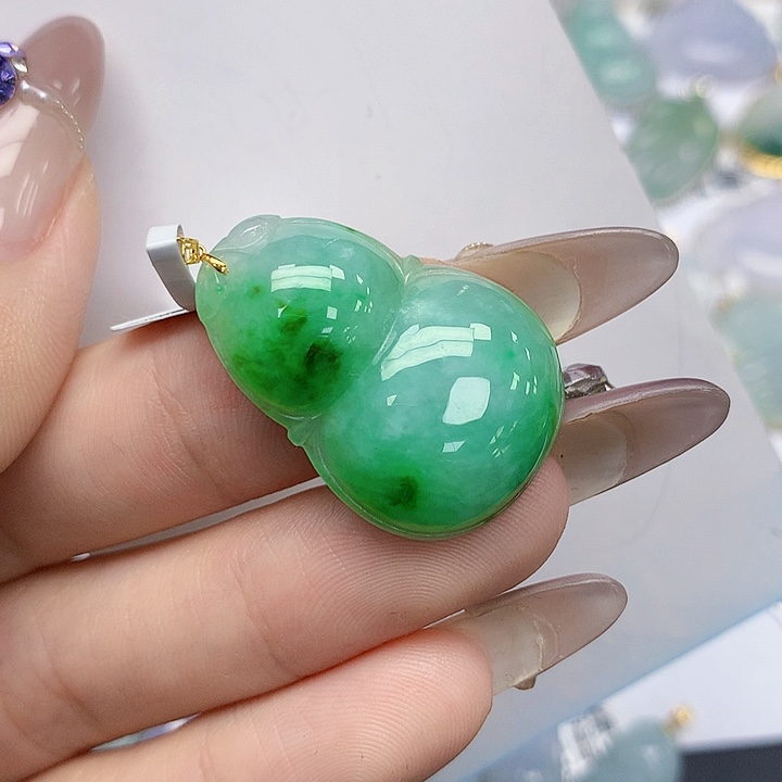 翡翠18K金镶嵌颈饰99999999