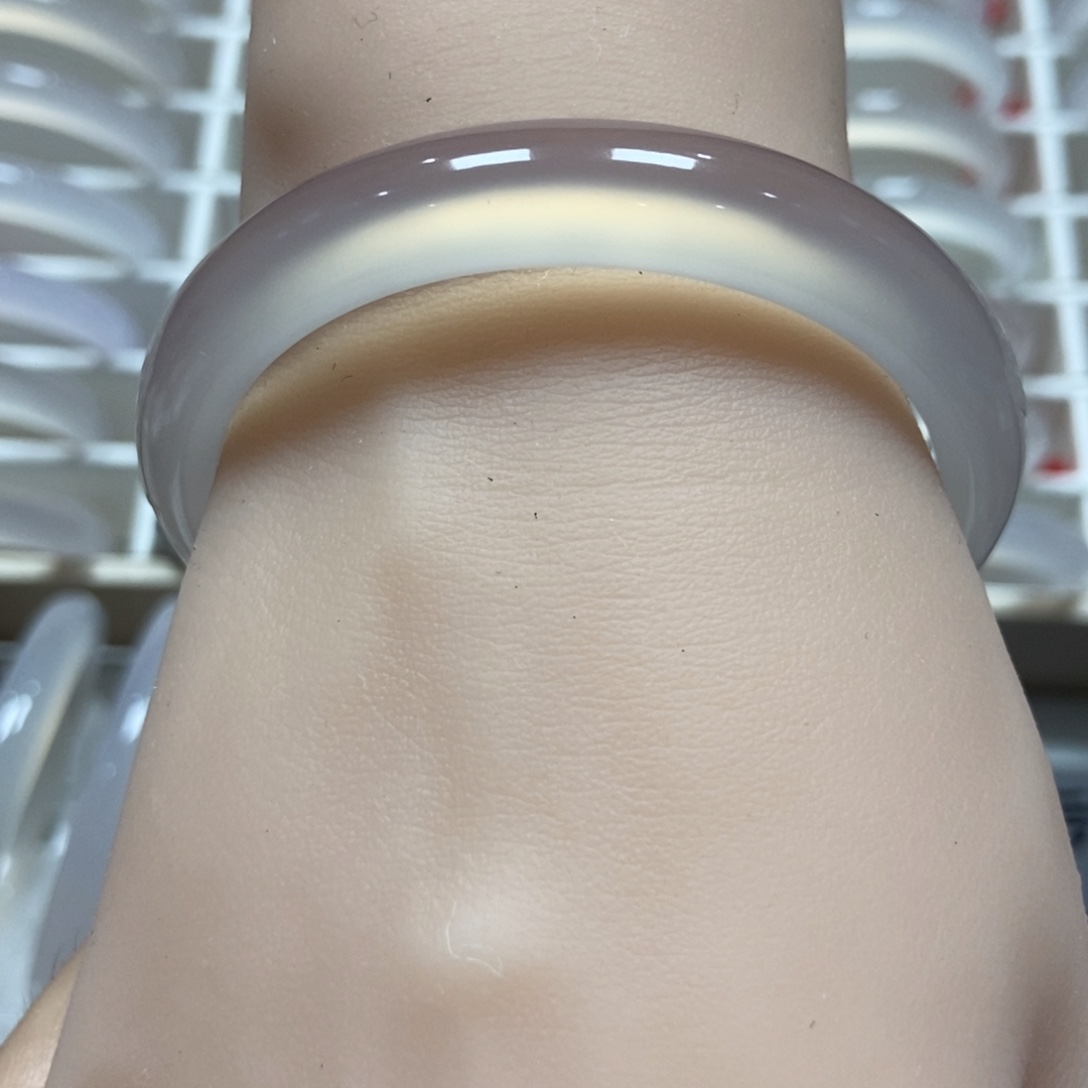 晓***晓玛瑙/玉髓手镯未镶嵌2