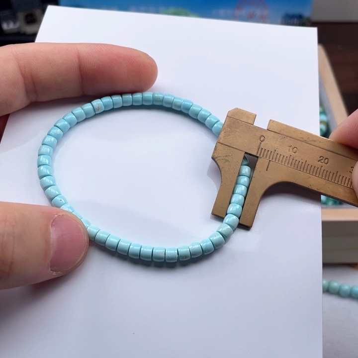 绿松石颈饰未镶嵌