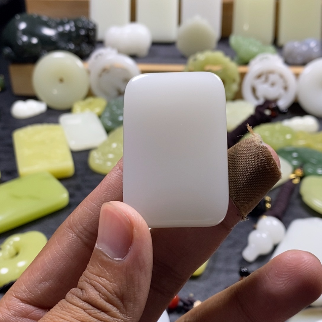 和田玉（青白玉）未镶嵌吊坠(赠链)伯****器