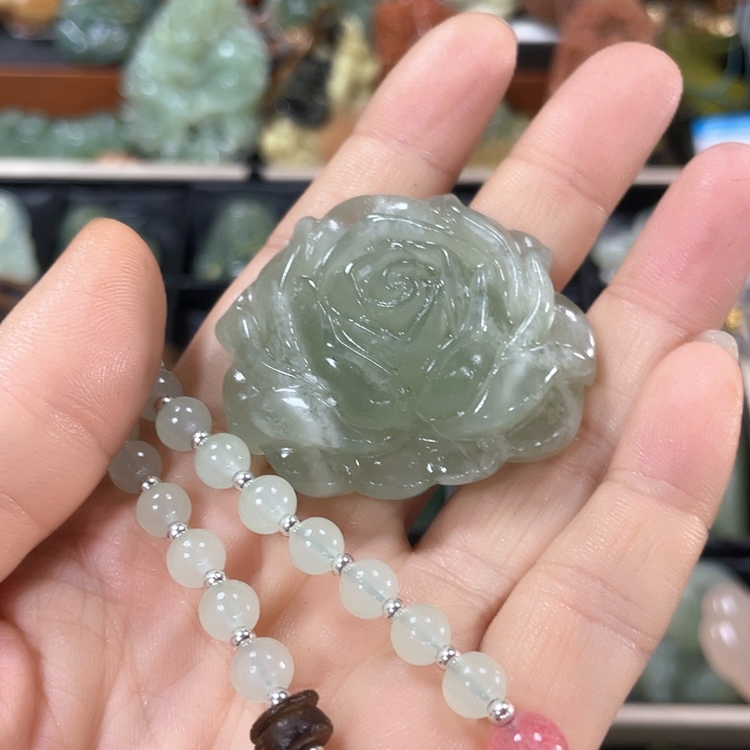 蛇纹石玉颈饰未镶嵌