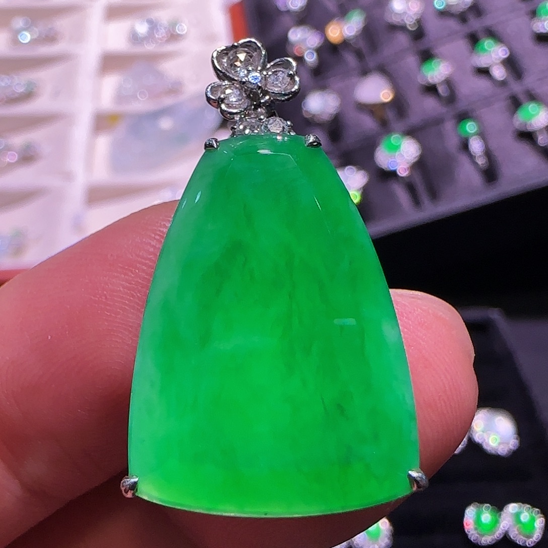 翡翠18K金镶嵌颈饰