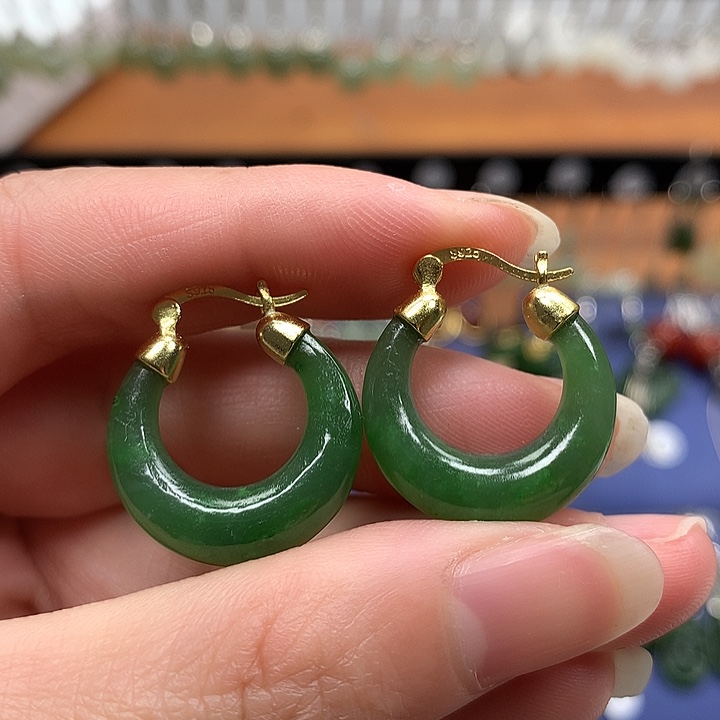 和田玉银S925镶嵌耳饰月牙20左右碧玉