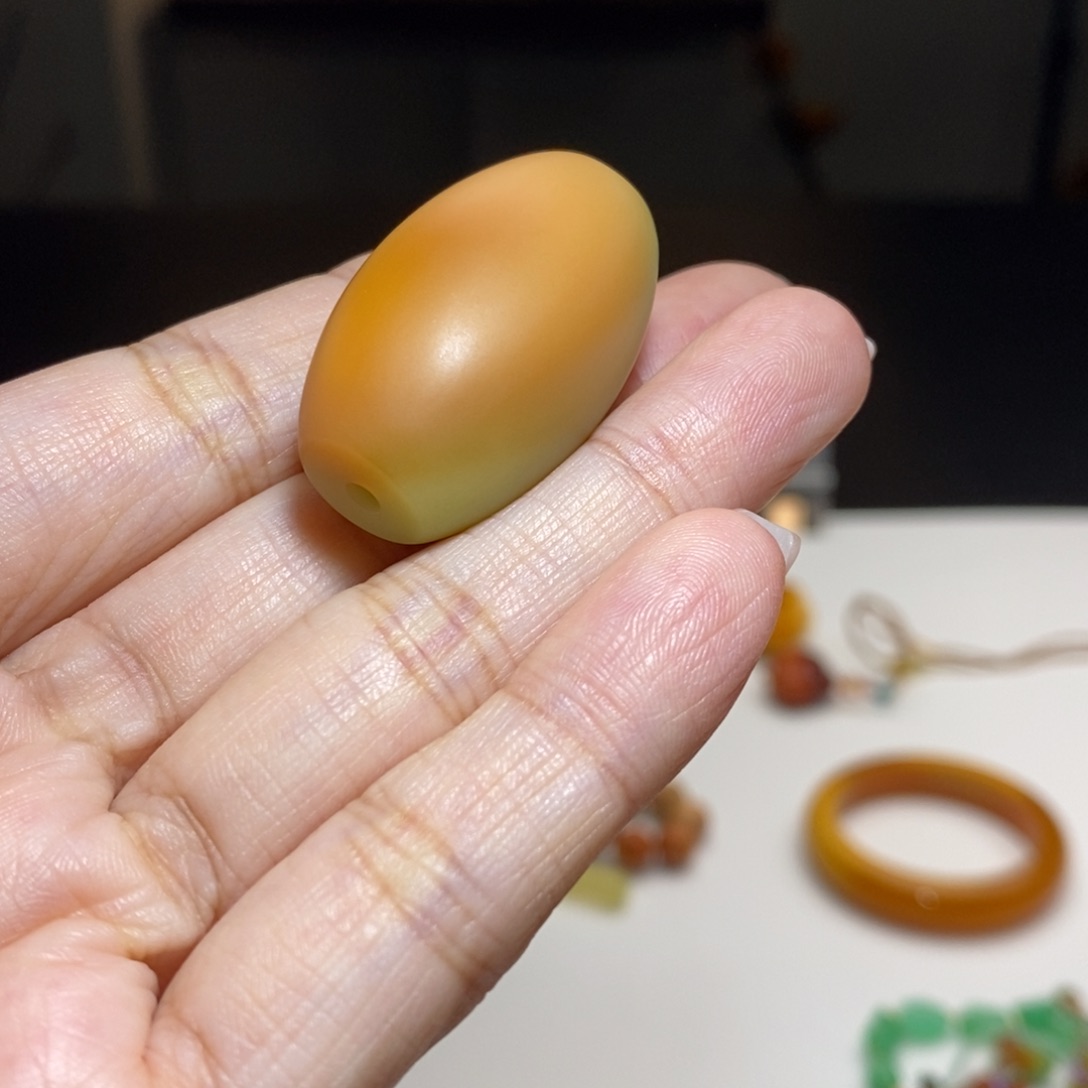 亮***生石英质玉（缅黄）未镶嵌颈饰