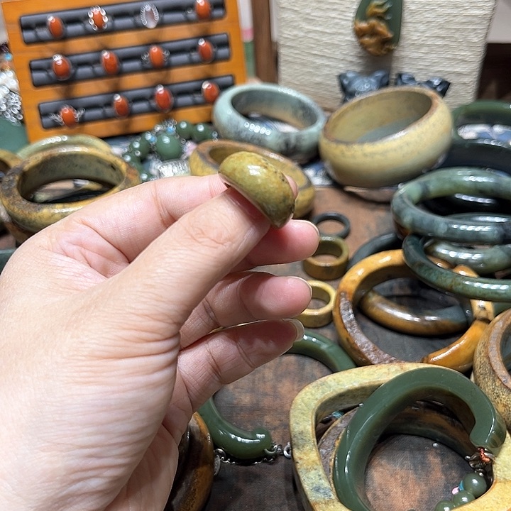 岫岩河磨玉（透闪石质玉）手镯未镶嵌?****?