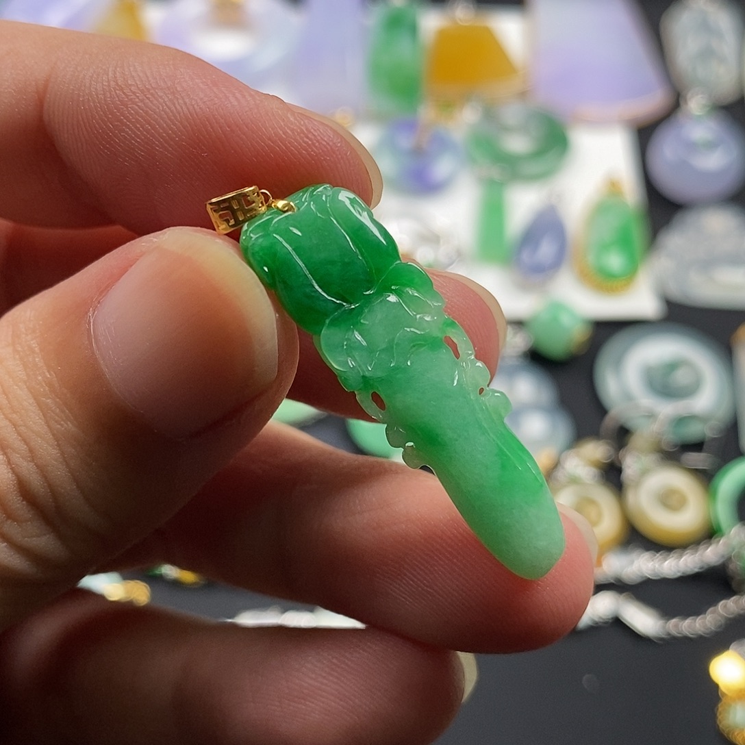 翡翠18K金镶嵌颈饰翡翠