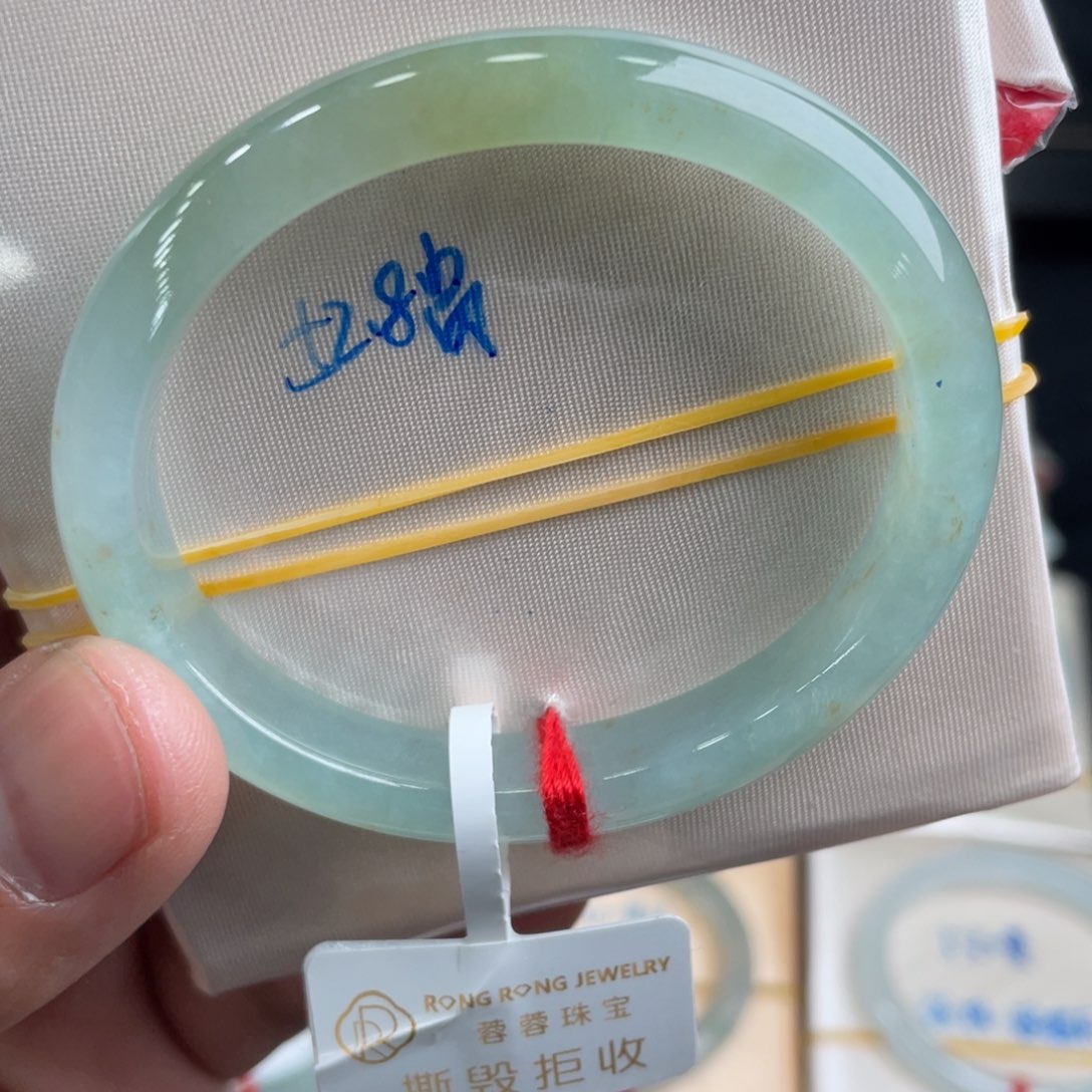 翡翠手镯未镶嵌翡翠手镯