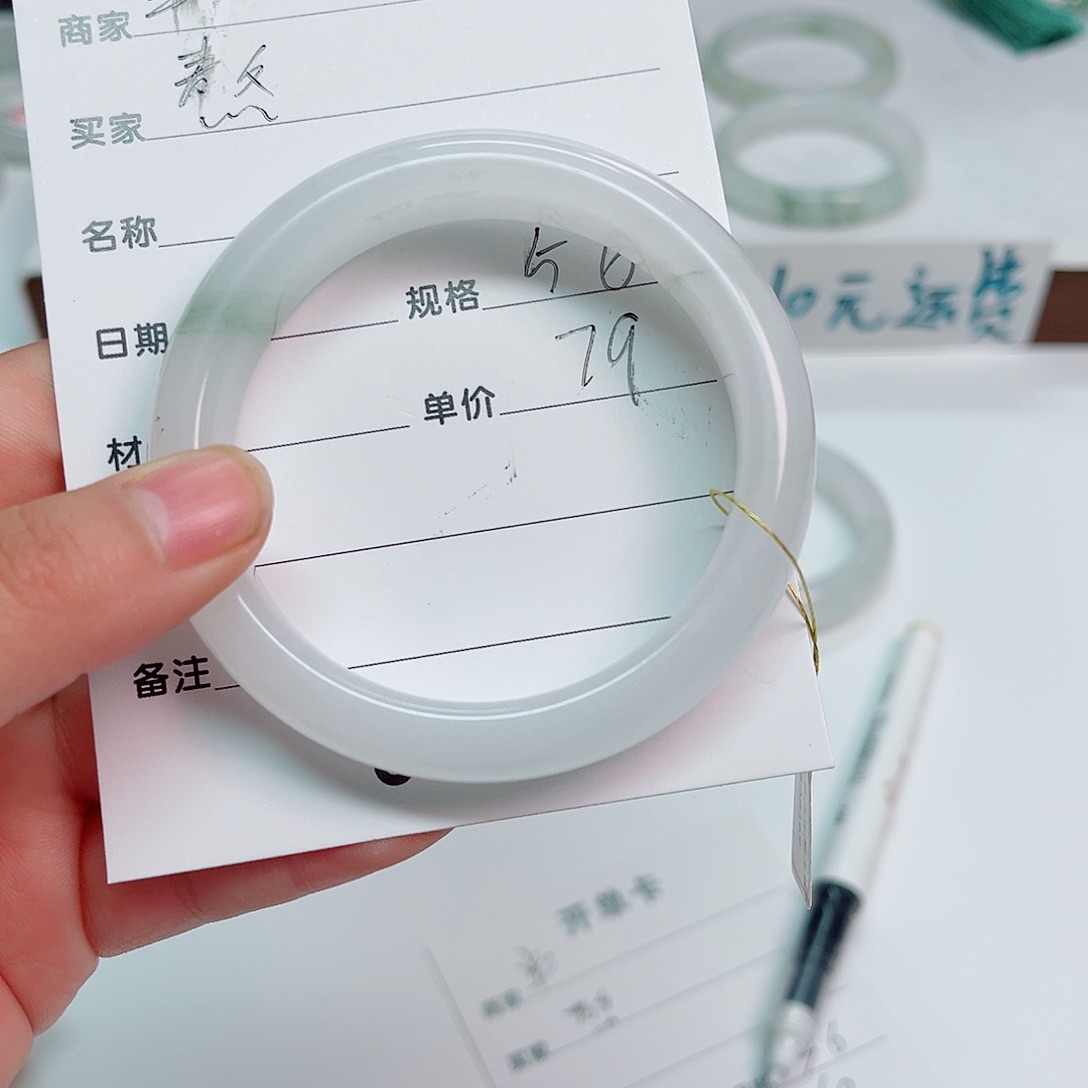 ****²石英岩玉未镶嵌手镯