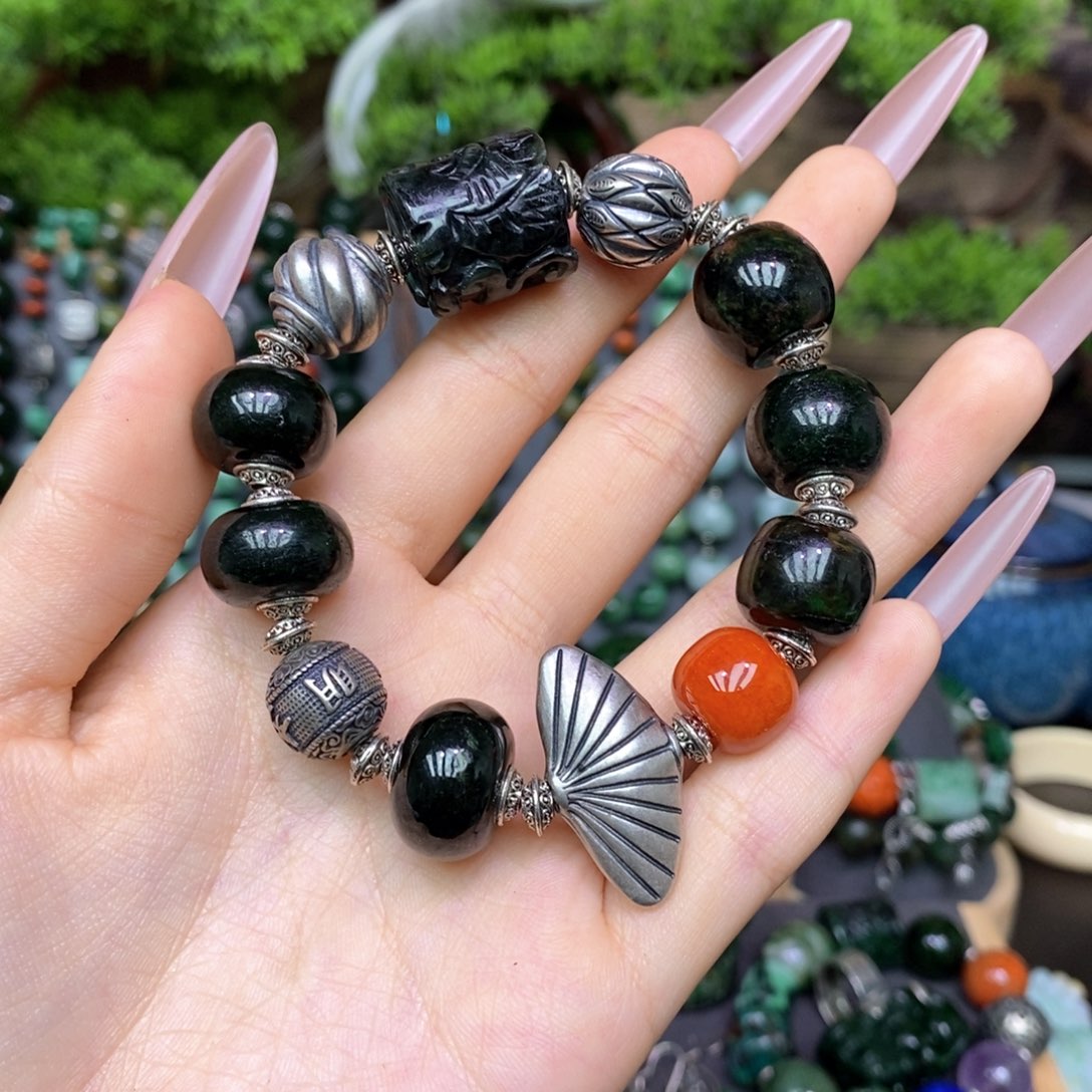 翡翠手链未镶嵌漂亮美眉