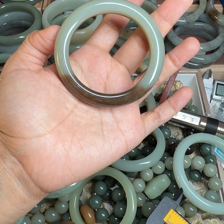 不***涵和田玉（糖玉）未镶嵌手镯