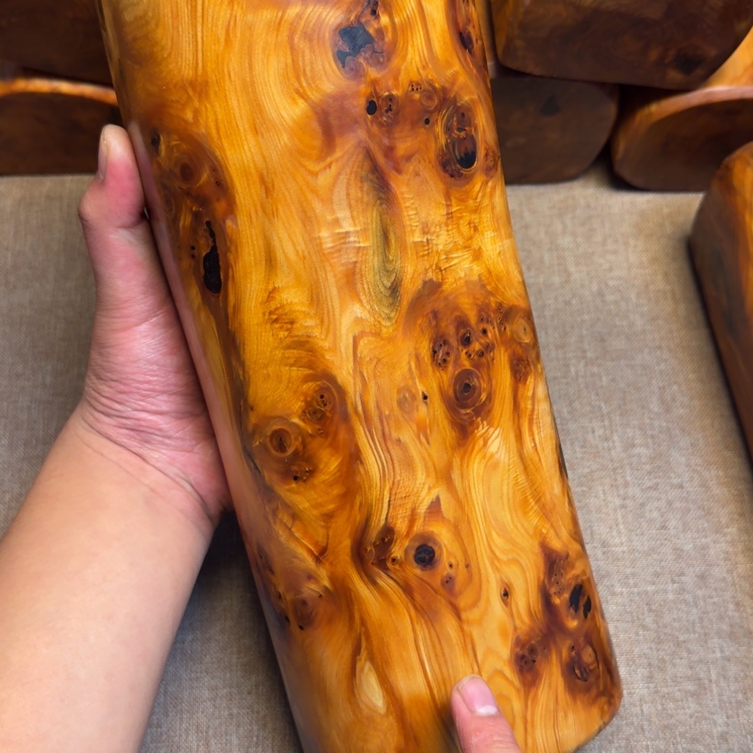 高***娇鹅绒竹炭崖柏黑油颈椎枕