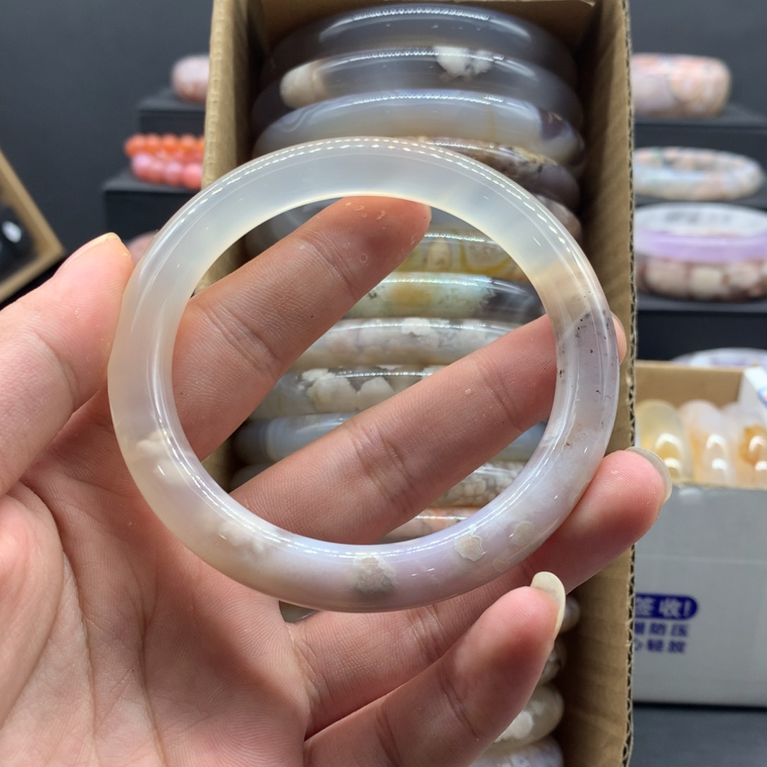 【闪购商品】玛瑙/玉髓手镯未镶嵌今****.