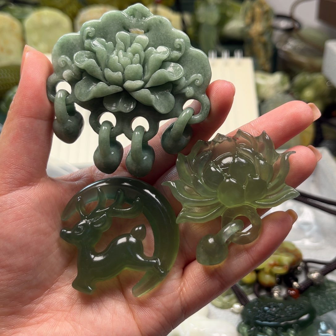 蛇纹石玉未镶嵌颈饰不****）