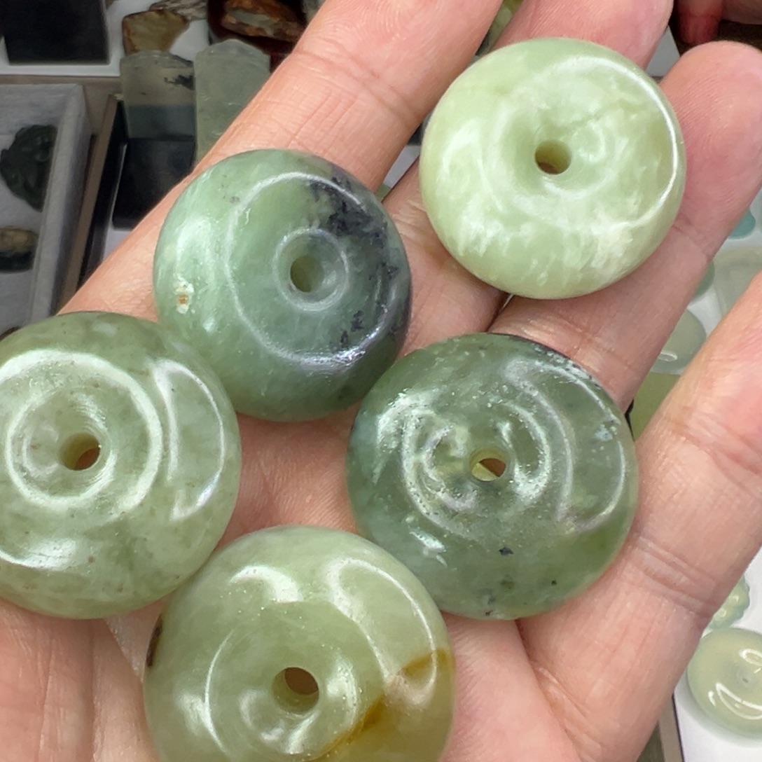 岫玉未镶嵌颈饰5个一起16.8尾货