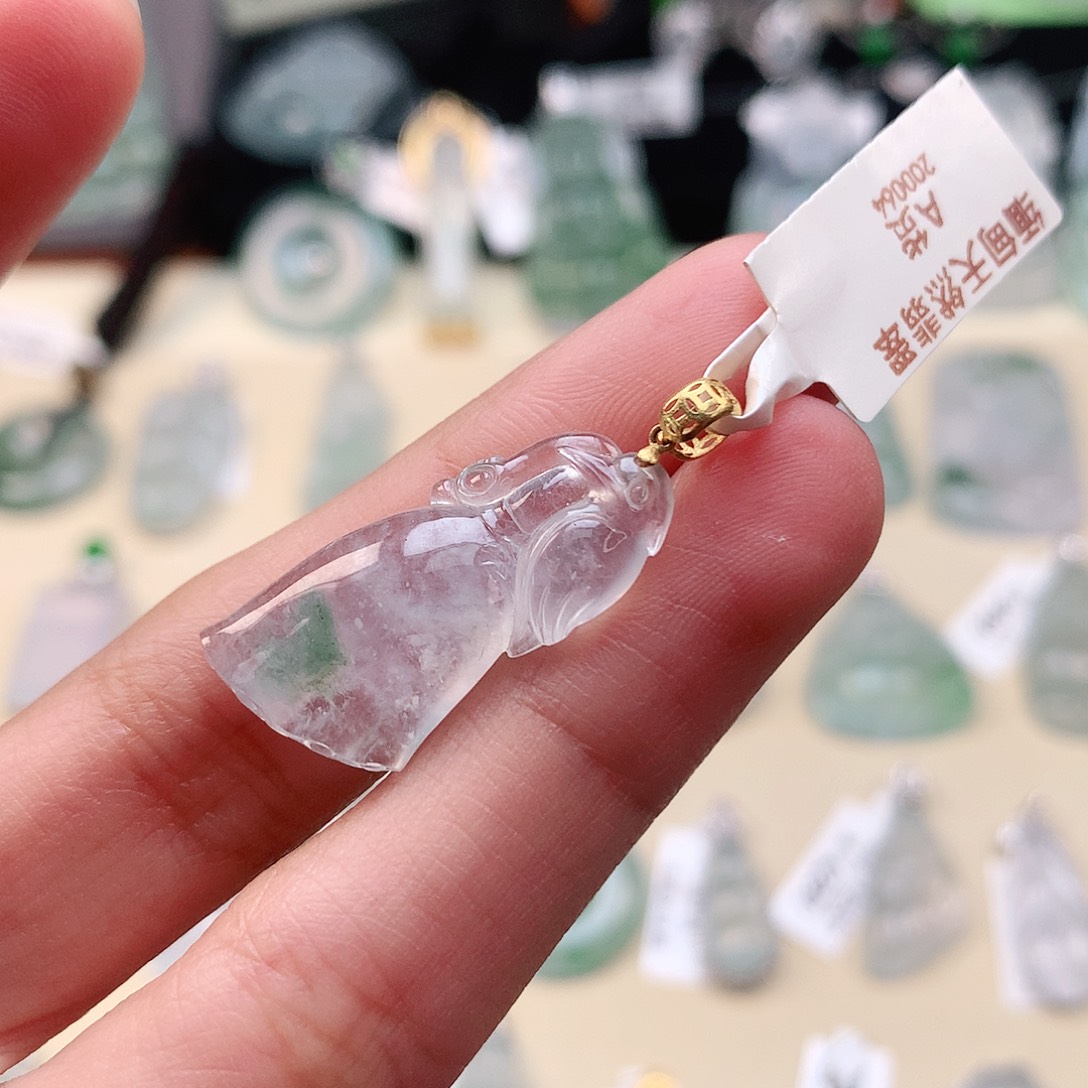 翡翠18K金镶嵌颈饰莲蓬