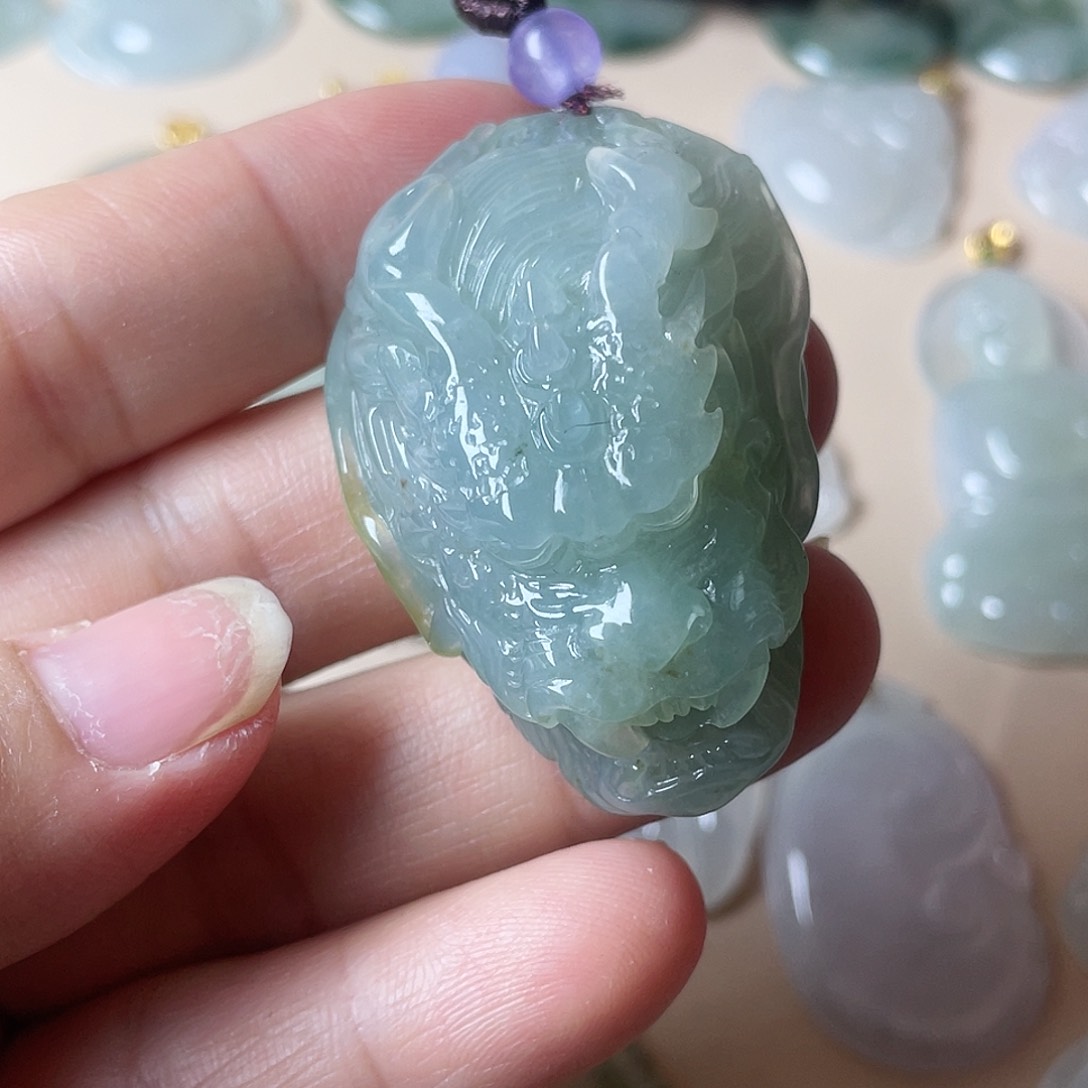 翡翠颈饰未镶嵌龙牌