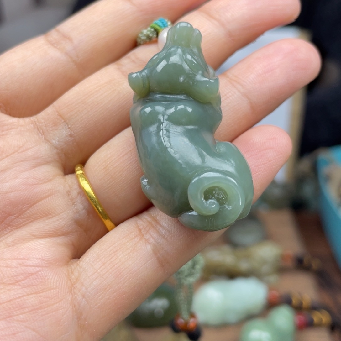 和田玉颈饰未镶嵌