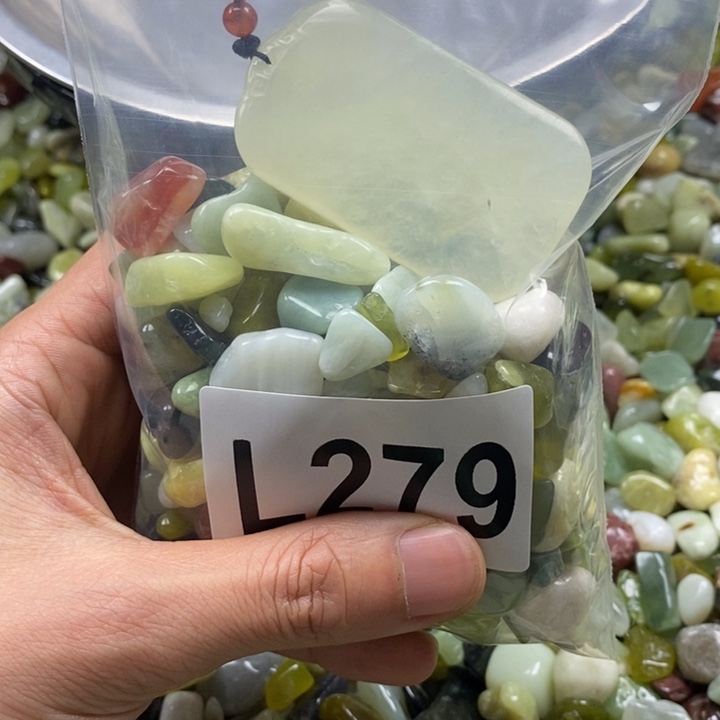 蛇纹石玉鱼缸石未镶嵌