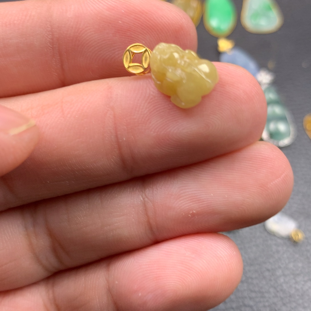 【闪购商品】颈饰18K金镶嵌翡翠翡翠