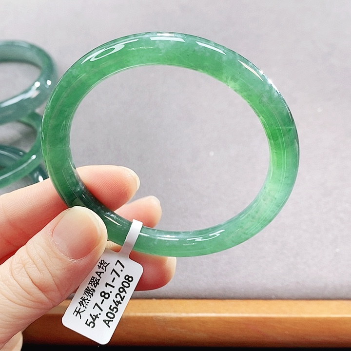 翡翠未镶嵌手镯（圆镯）