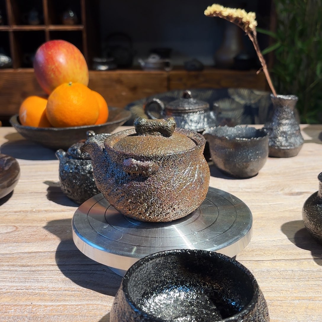 自***限荥经黑砂馒头窑精美壶