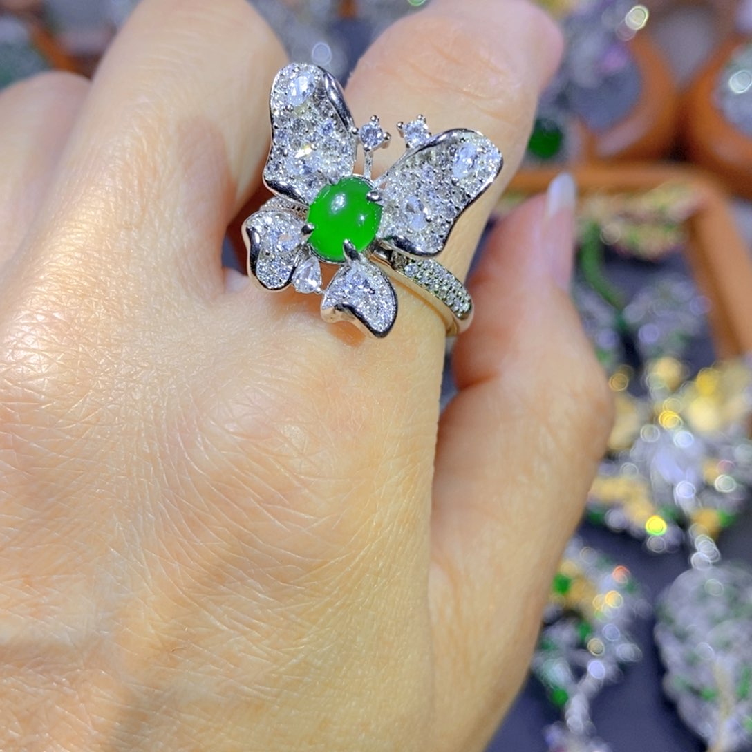 翡翠颈饰银S925镶嵌天然翡翠