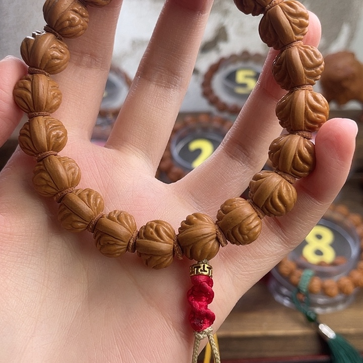 文玩核桃吊坠15野生红莲