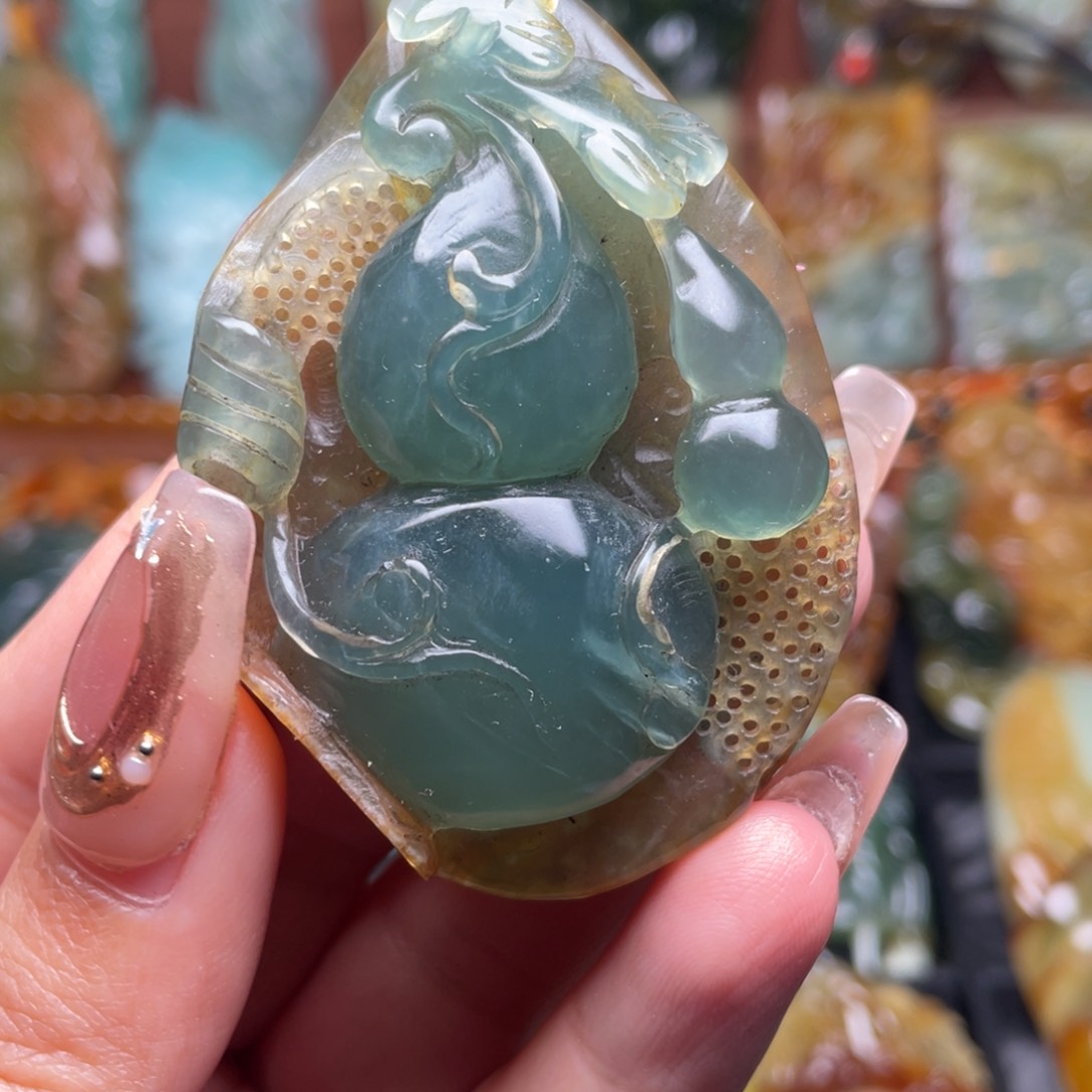 蛇纹石玉未镶嵌颈饰