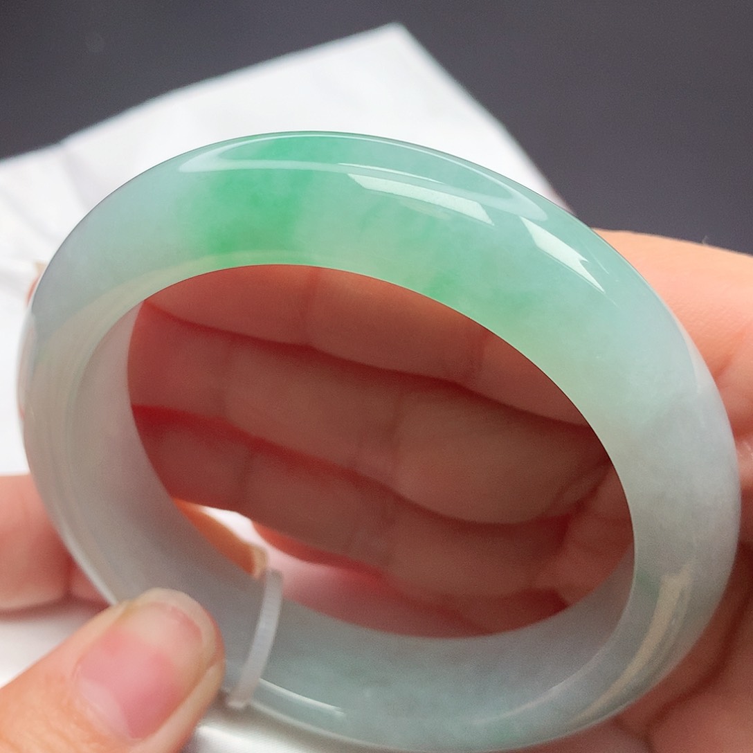 翡翠手镯未镶嵌l n n n n n n n n