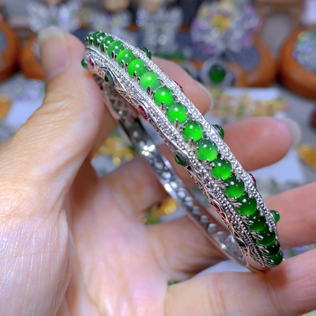 翡翠颈饰银S925镶嵌天然翡翠