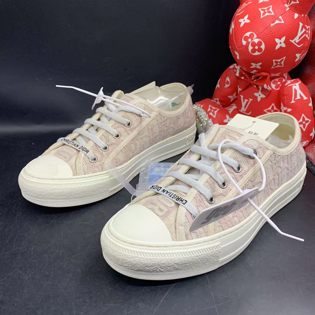 95新 DIOR/迪奥 粉色刺绣老花时尚舒适板鞋39欧码kke304