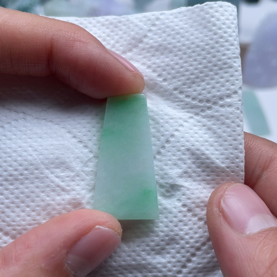 翡翠未镶嵌颈饰无事牌