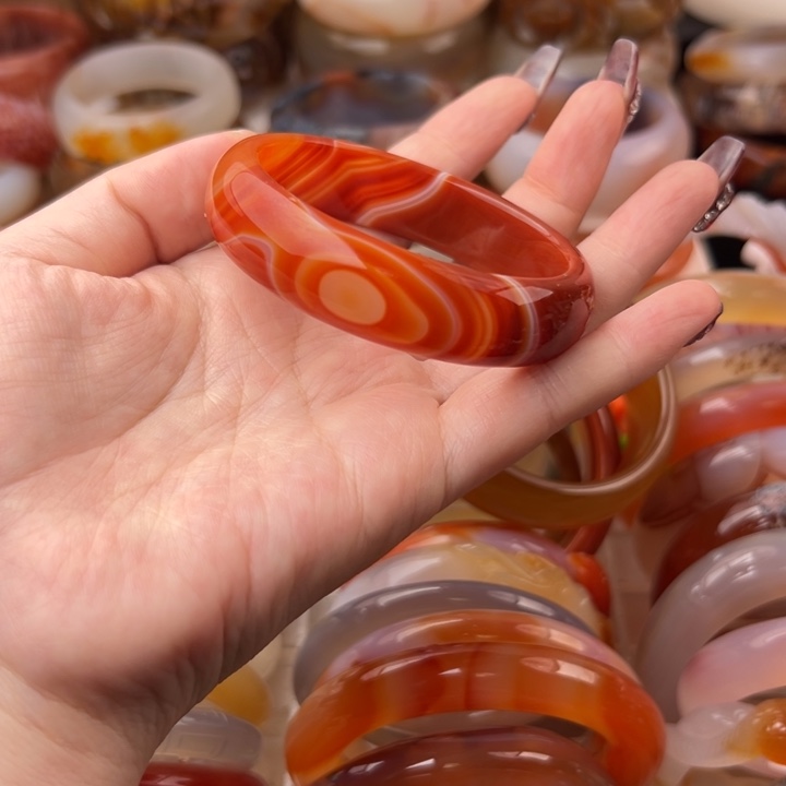 玛瑙/玉髓手镯未镶嵌55口
