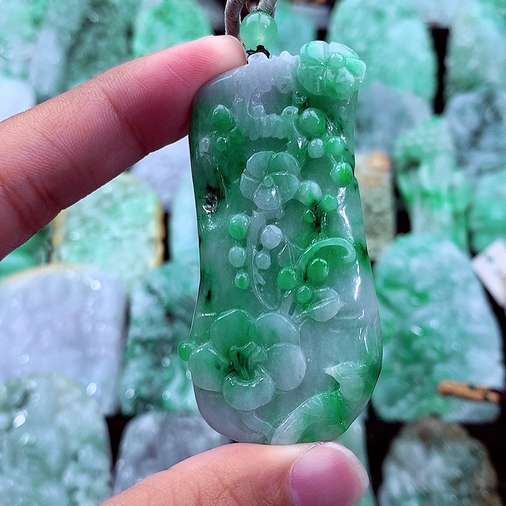 吊坠(不含链)未镶嵌翡翠