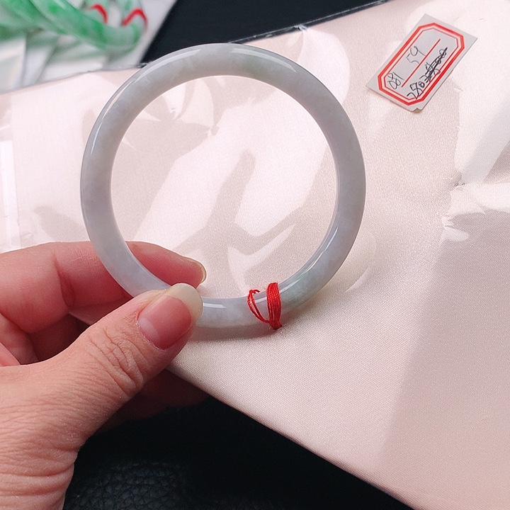 翡翠手镯未镶嵌翡翠081