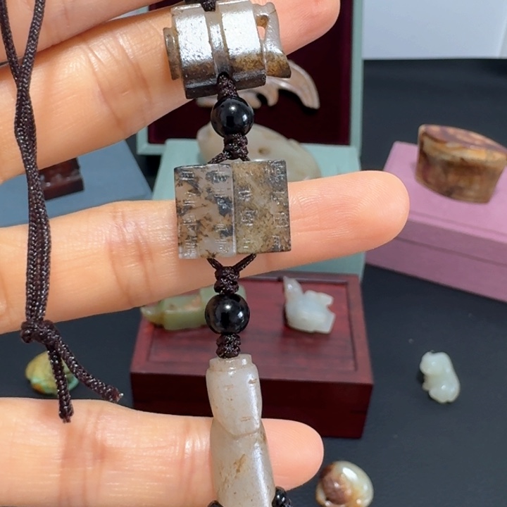 和田玉颈饰未镶嵌虚**谷