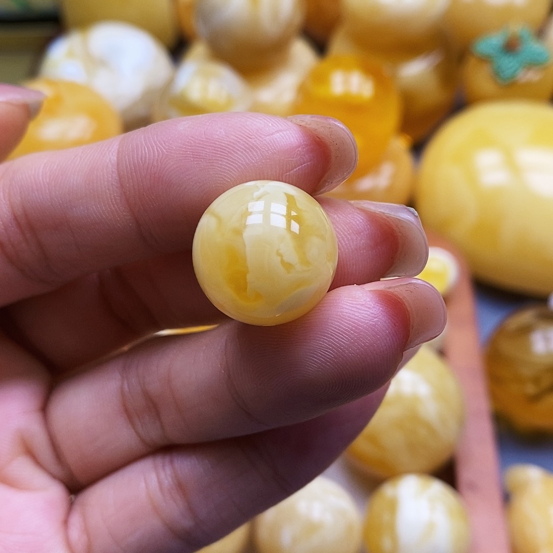 蜜蜡未镶嵌珠宝奇石