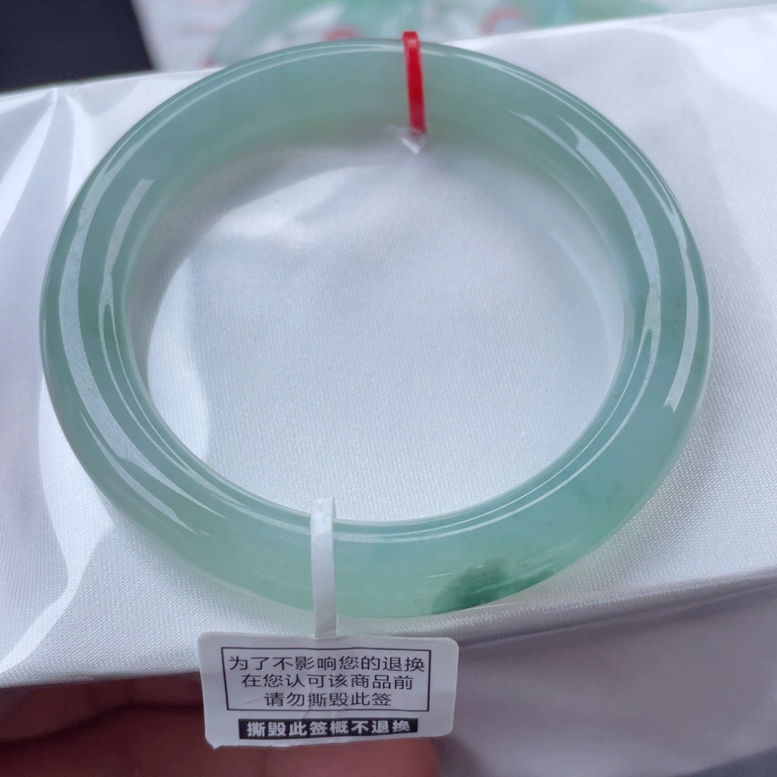 翡翠手镯（圆镯）未镶嵌?****?