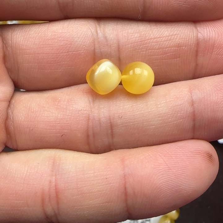 蜜蜡未镶嵌裸石卡8编号23