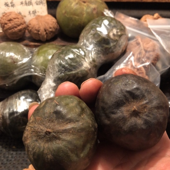 文玩核桃把件蛤蟆头青皮