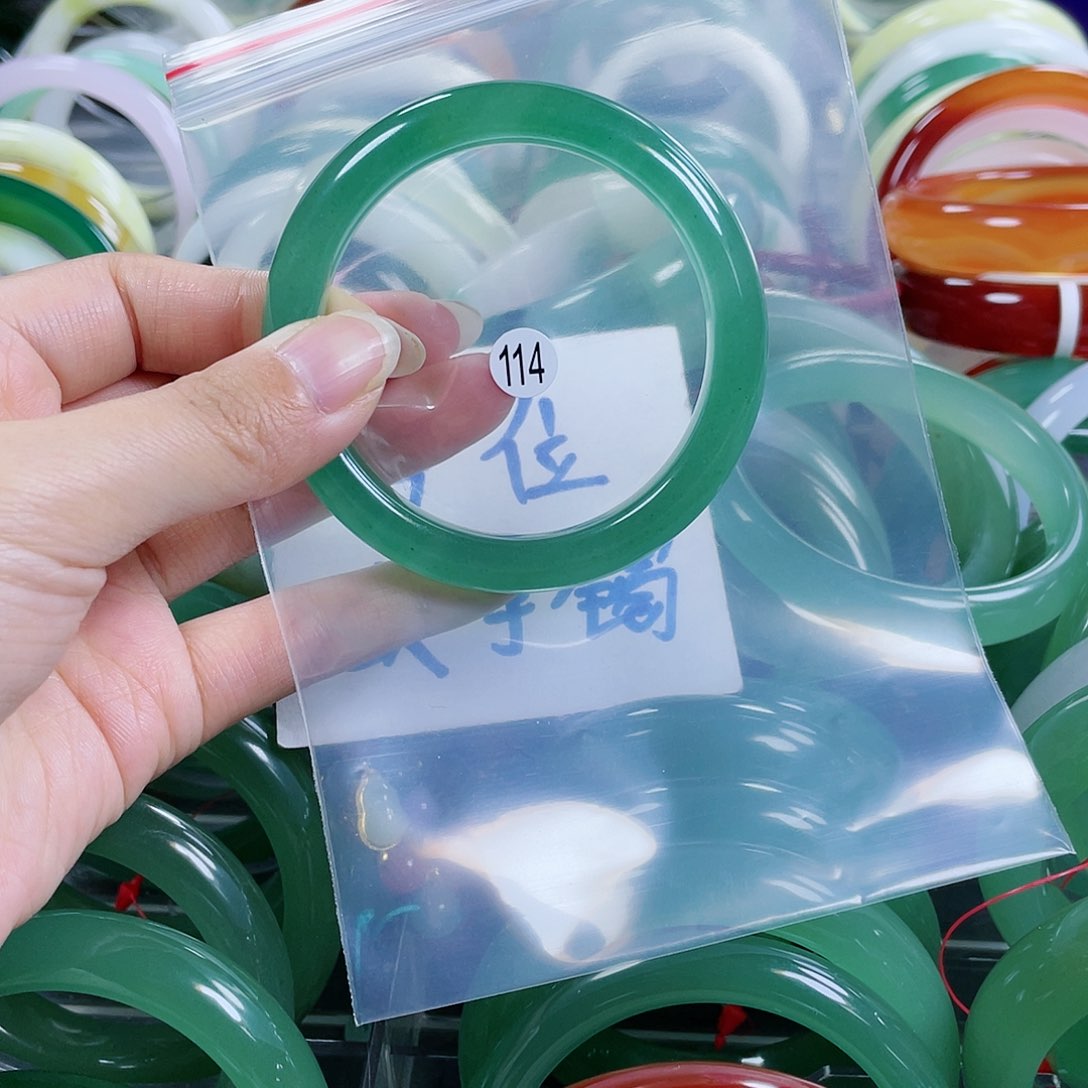 【闪购商品】石英质玉手镯未镶嵌54