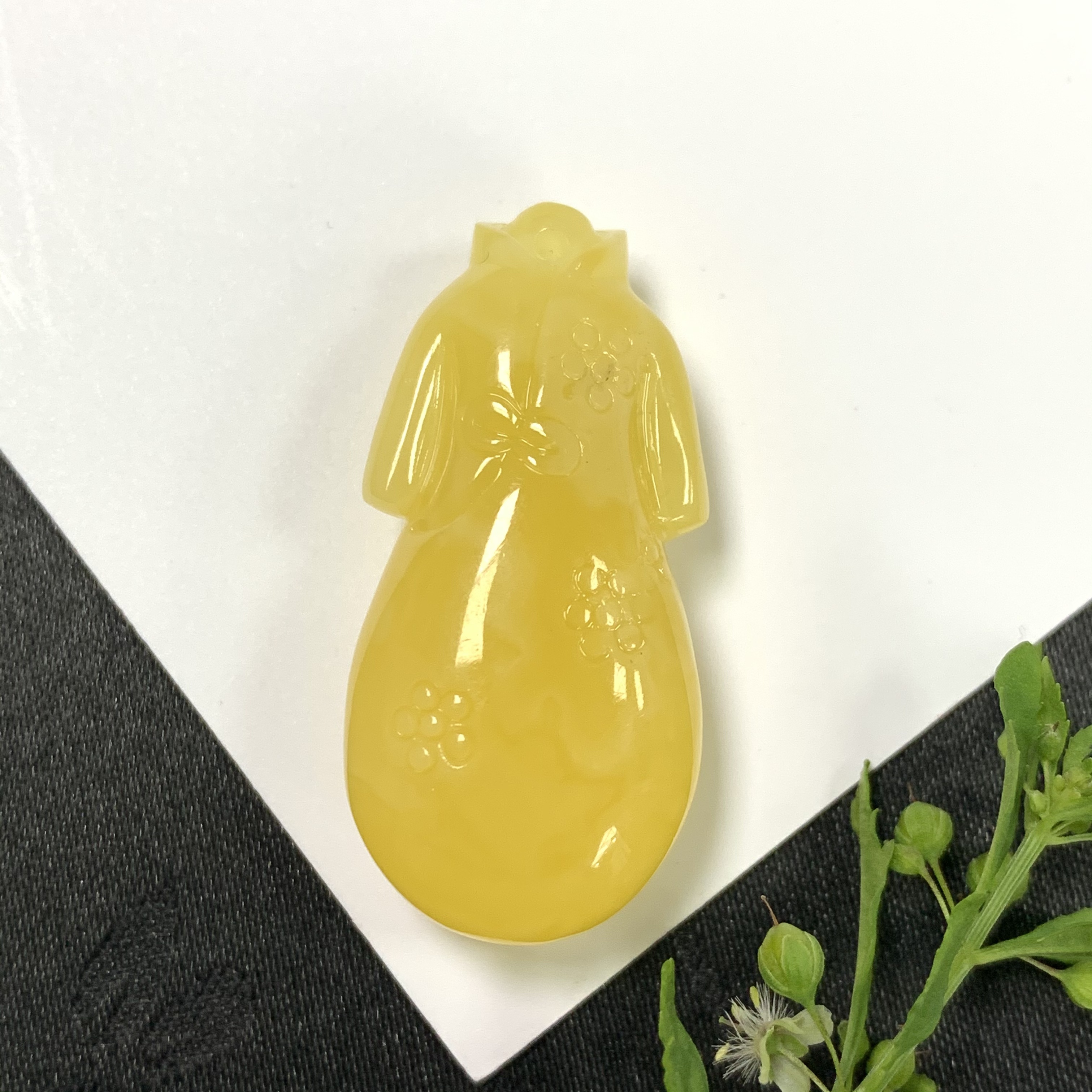 「戴琴珠宝」Z799-蜜蜡雕刻件吊坠（多样性发其一）